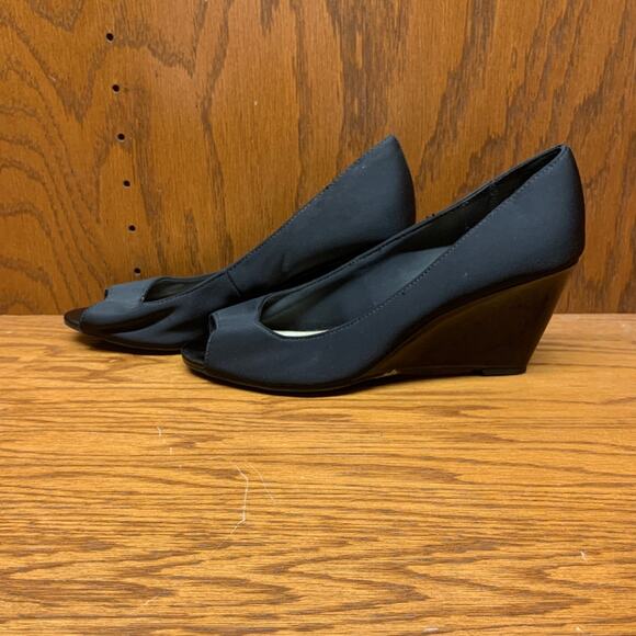 Bandolino Open Toe Wedge - Picture 1 of 6